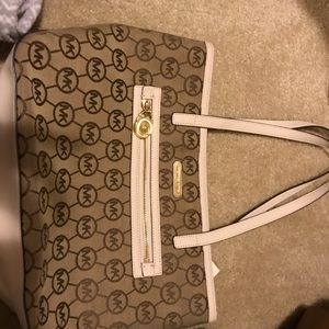 Michael Kors medium size purse